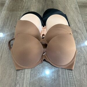 Victorias Secret 4 Bras 32DD